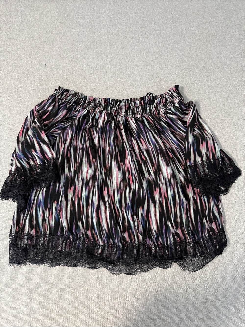 Jennifer Lopez Black Multicolor Off-Shoulder Blouse with Lace Trim SZ Medium - Picture 14 of 16